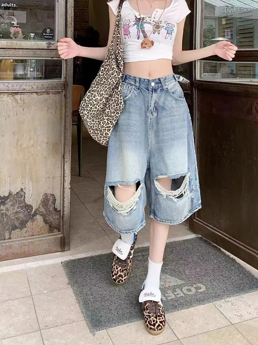 Girl Retro Feng Shui Washing Jeans for Women in Summer Street Straight Wide-Leg Ripped Five-Point Pants 250609