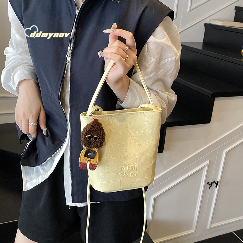 New Single Shoulder Crossbody Bucket Bag Women's Light Luxury Large Capacity Trendy Versatile High-end Feel Women ddmynov ddmynov