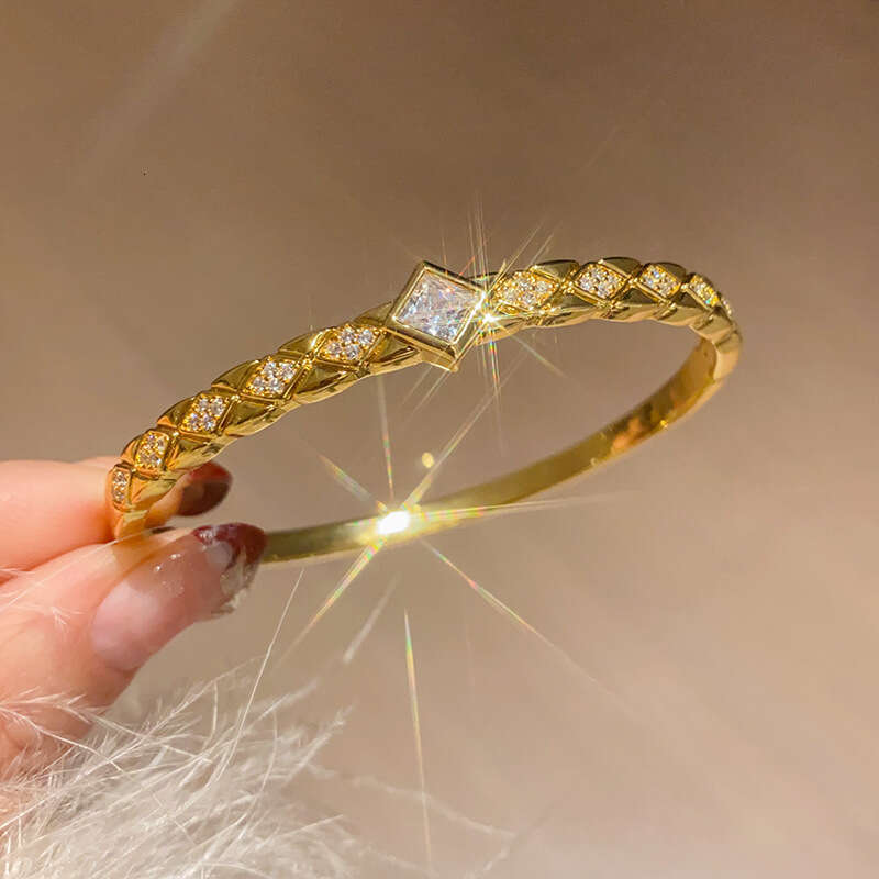 Luxury Jewelry Designer Bracelet Real Gold Plated 5A Grade Zircon Rhombus Bracelet Niche Hand Ring Light High-end Sense Temperament Jewelry for Women