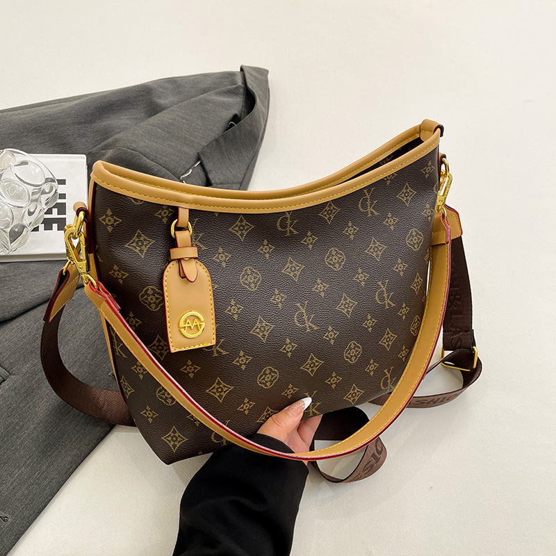 2025 New free shipping designer bags for womens khaki New high-capacity commuting tote bag