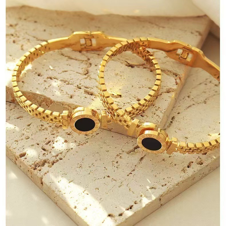 Retro - Style Bracelet - Light Luxury, Fashionable, Instagram - Worthy, Niche & Unique Stainless Steel Bracelet with 18K Steel - Titanium Plating