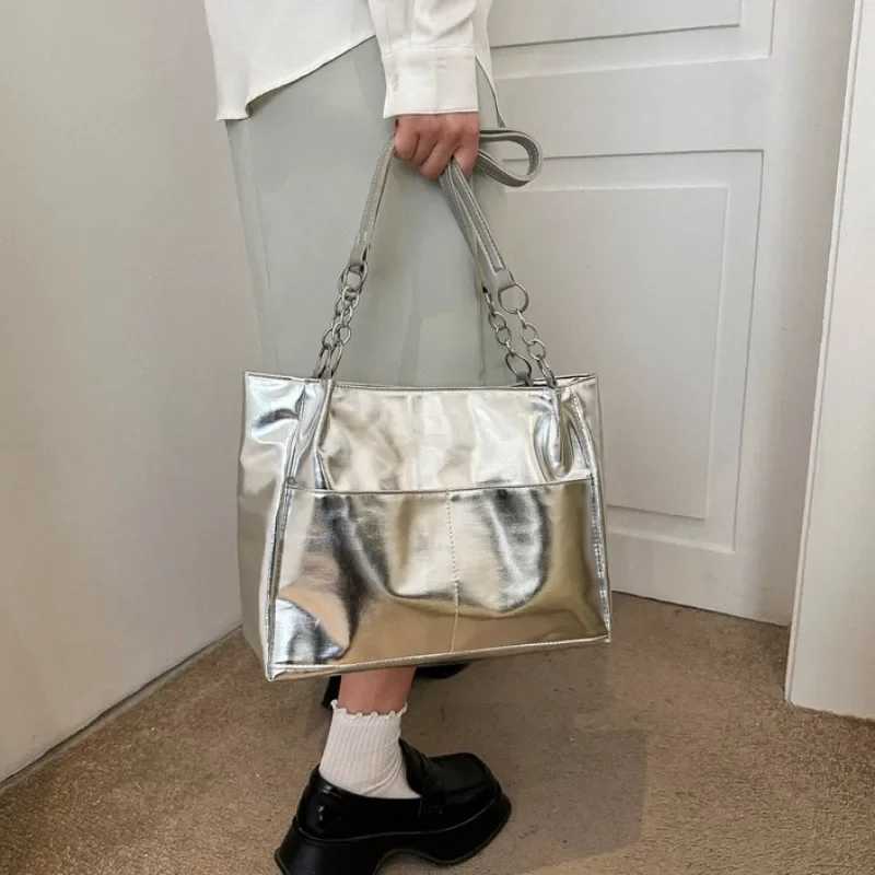 Casual Handbags for Women 2023 New Large-capacity Shoulder Bags Texture Bright Pu Leather Tote Bags Chain Shopping Bag XJ2520616