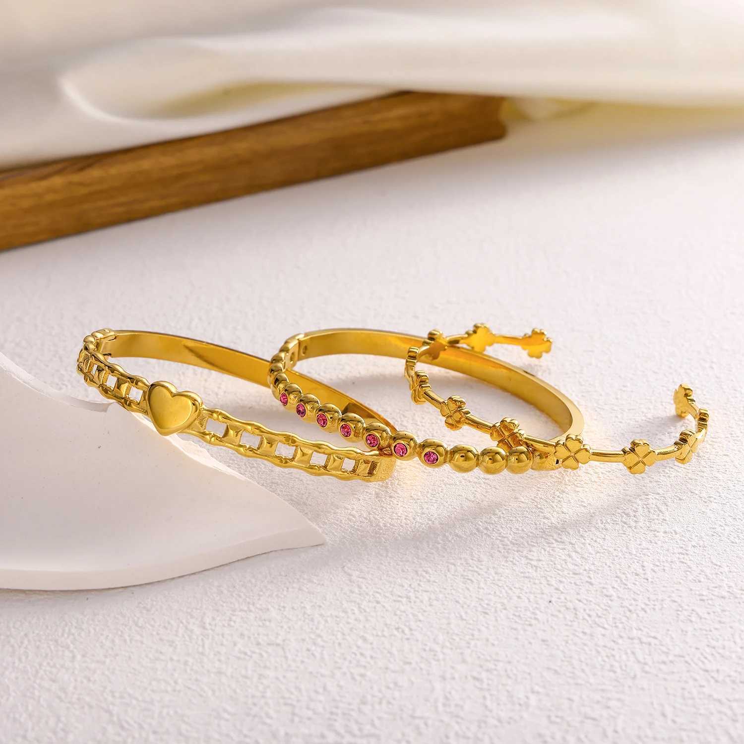 CARLIDANA Hot Sale Popular Jewelry Heart-shaped Stainless Steel Zircon Gold Color Open Bangle For Women Z250616