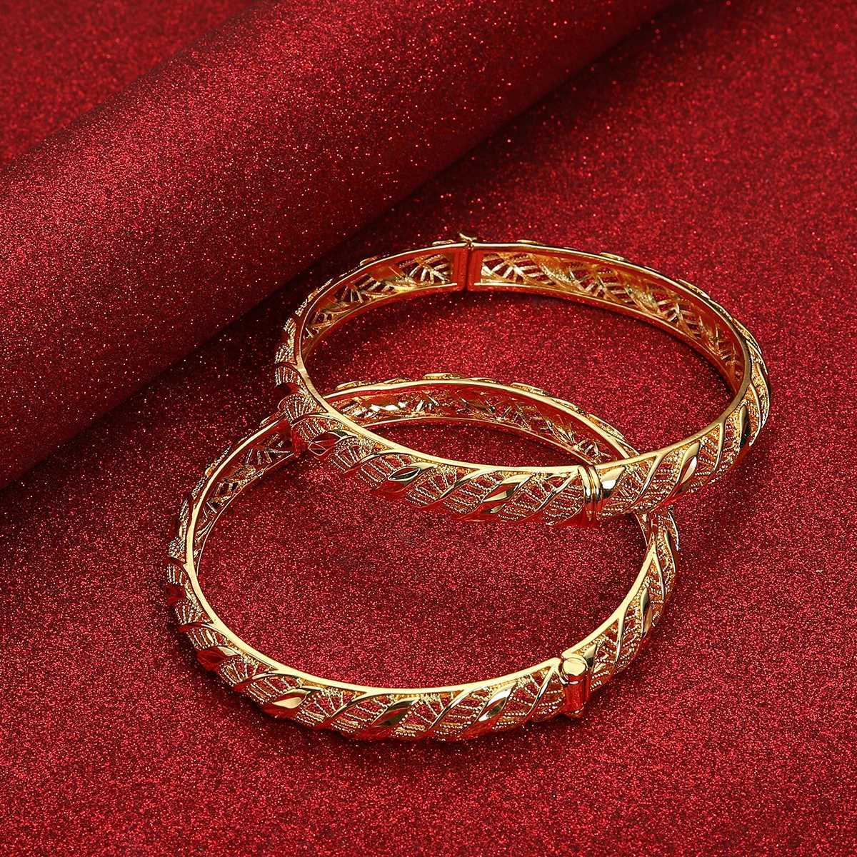 Luxury Design Gold Color Heart Pattern Cuff Unisex Wide Bangle Z250616