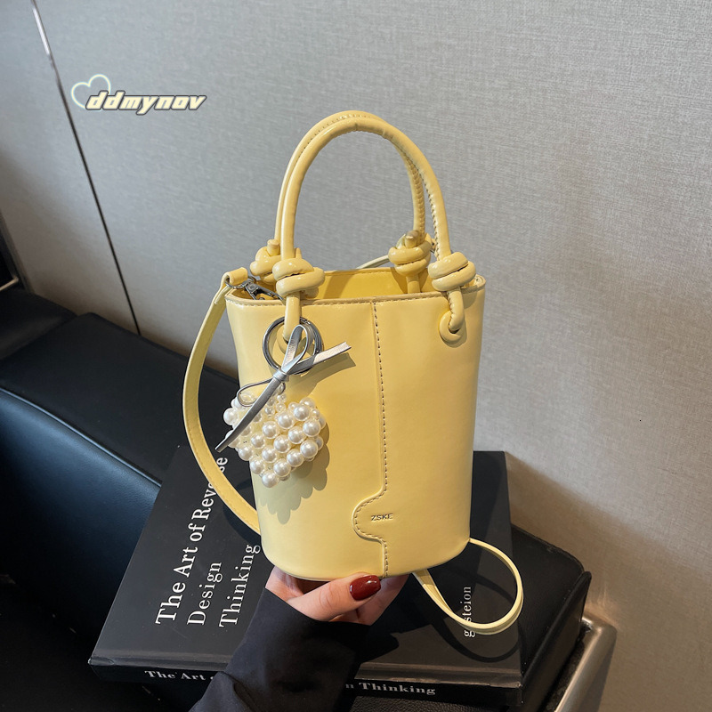 This Year's Trend: Simple and Versatile Handbag for Women 2025 Spring Niche Stylish Bucket with a High-End Feel Crossbody Bag ddmynov