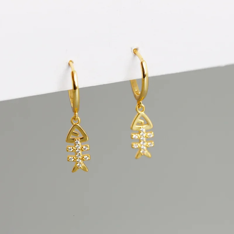 Silver Color Inlaid Zircon Fishbone Earrings for Women Personality Small Ear Buckle Korean Fashion 18K Gold Plated Jewelry 250610