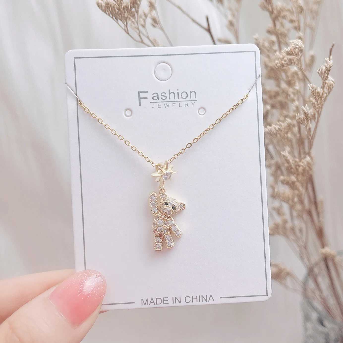 New Fashion Sparkly Cute Bear Pendant Necklaces for Women Train Exquisite Clavicle Chain Jewelry Girls Birthday Gift W250616