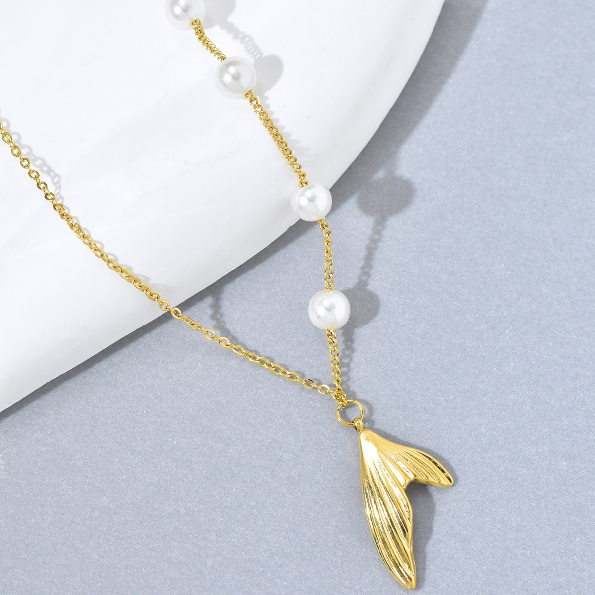 Light Style Pearl Fish Tail Necklace for Women Design High-end Titanium Steel Non-fading Jewelry