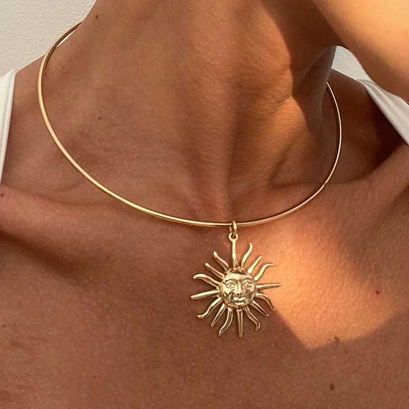 Vintage Smooth Golden Metal Thin Choker Necklace for Women New Sun Pendant Necklace Torques Summer Neck Chain Jewelry W250616
