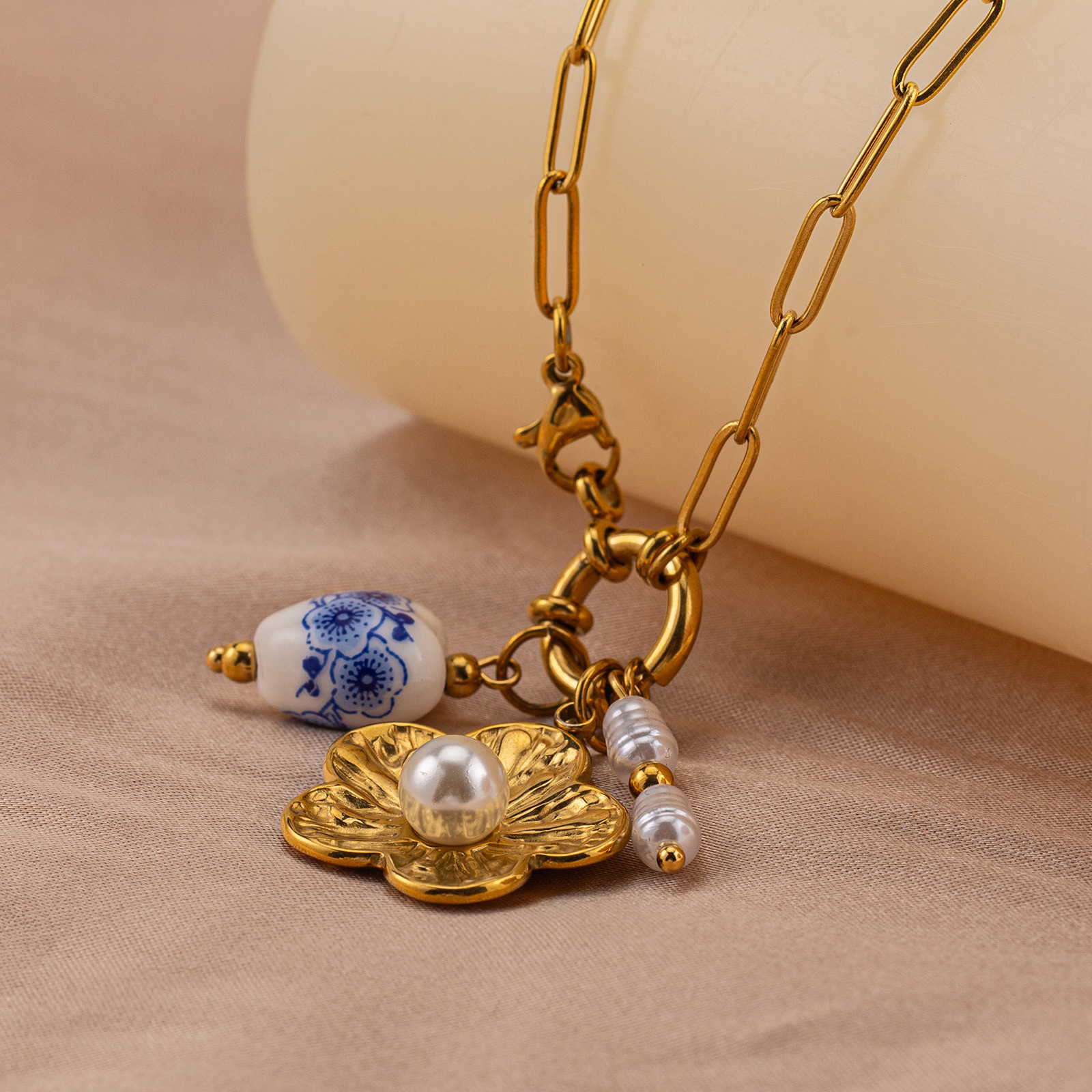 Trendy Fashion Personality Exaggerated Pearl Flower Blue and White Porcelain Heart Necklace for Women Design Titanium Steel Non-Fading