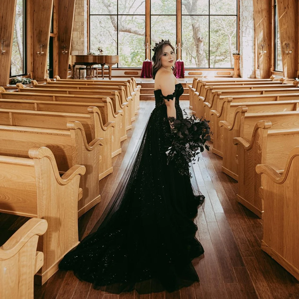 Black Sequined Gothic Wedding Dress Off-Shoulder Lace Appliques A-Line Long Bridal Gown Sweetheart Sleeveless Garden Vestido De Novia