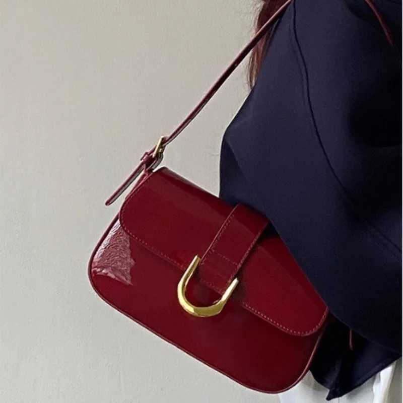 Classic PU Leather Horseshoe Buckle Casual Crossbody Bag Solid Color Small Shoulder Bag with Zipper Closure Women Clutch Purse XJ2520616