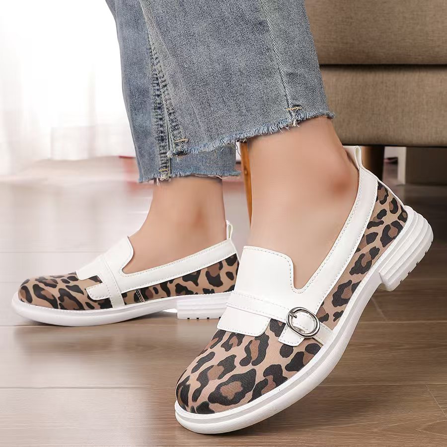 Fashionable leopard print thick-soled casual shoes, waterproof platform mid-heel, stylish mother shoes, wear-resistant.
