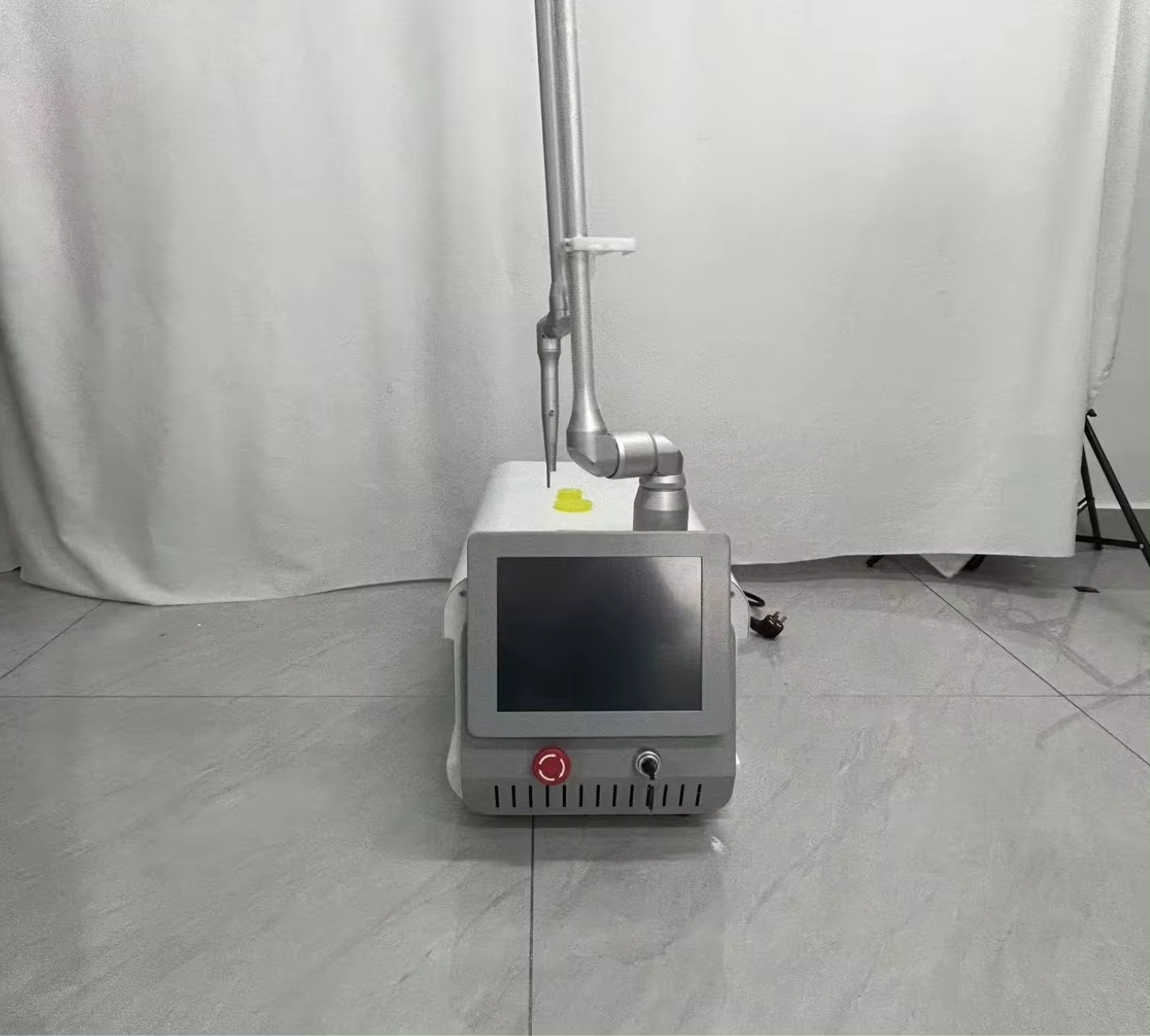 Professional Portable CO2 Fractional Laser Machine for Skin Rejuvenation Wrinkle Removal Acne Scar Treatment