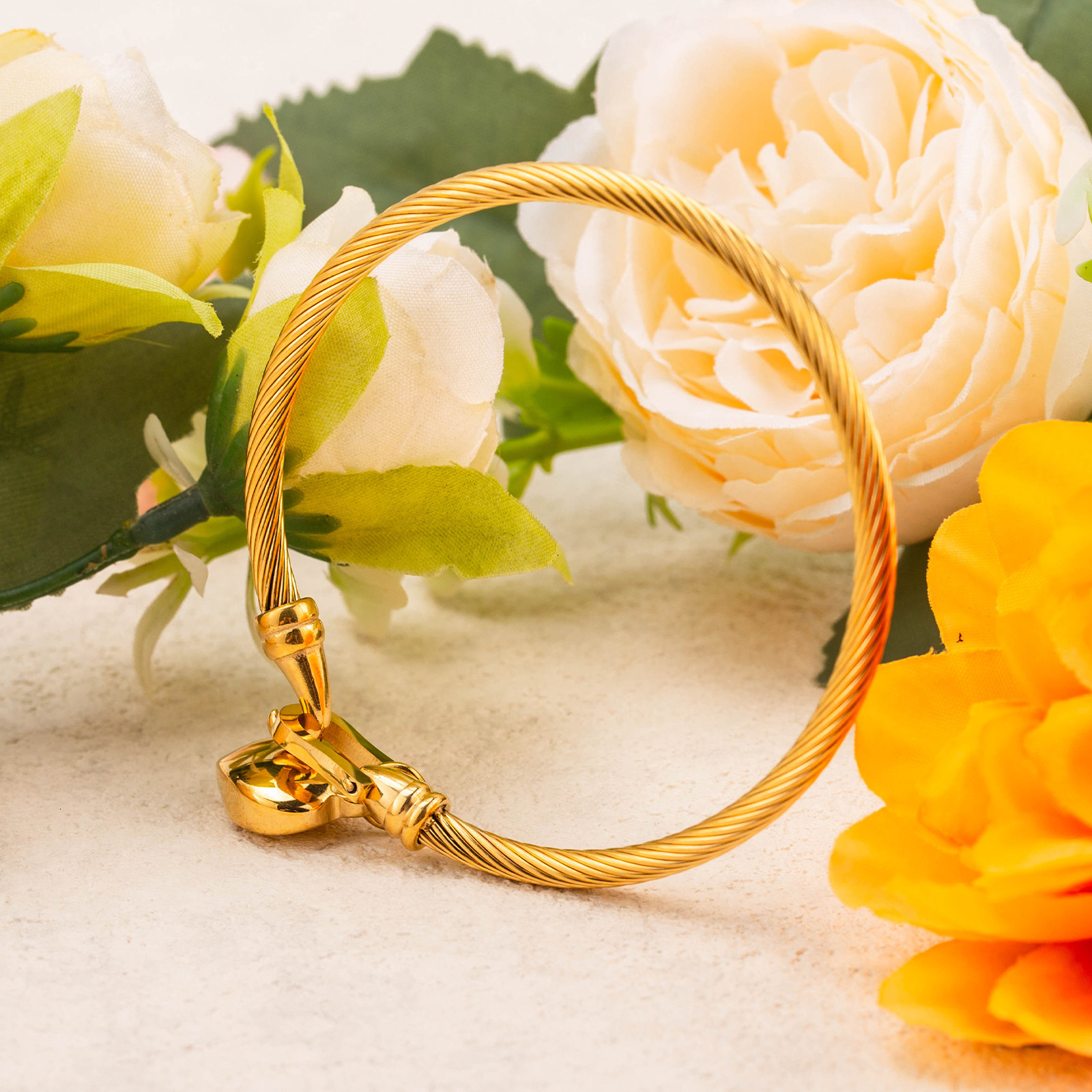 Fashion Light Style Simple Personality Versatile Horseshoe Buckle Heart Bracelet for Women Titanium Steel Non-Fading Jewelry