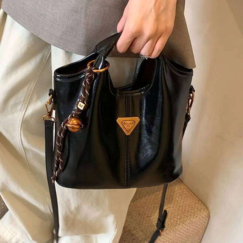 Fashionable hand-held oil wax leather small square for women, Korean version Instagram trend, versatile single-shoulder bag