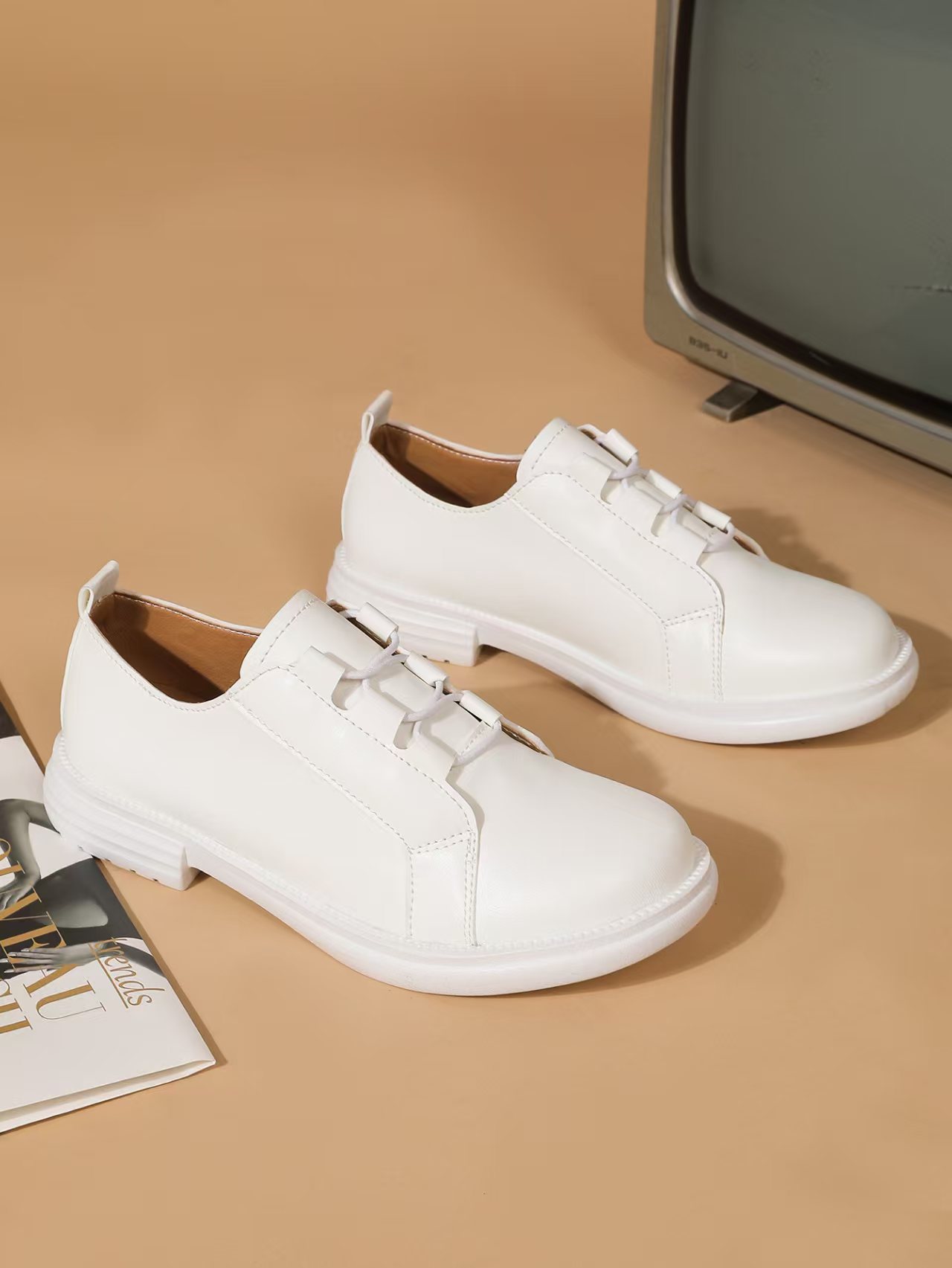 Casual skate shoes for spring-summer: new soft-faced magic tape color-blocking lazy shoes with imitation leather soft soles, fashionable and versatile