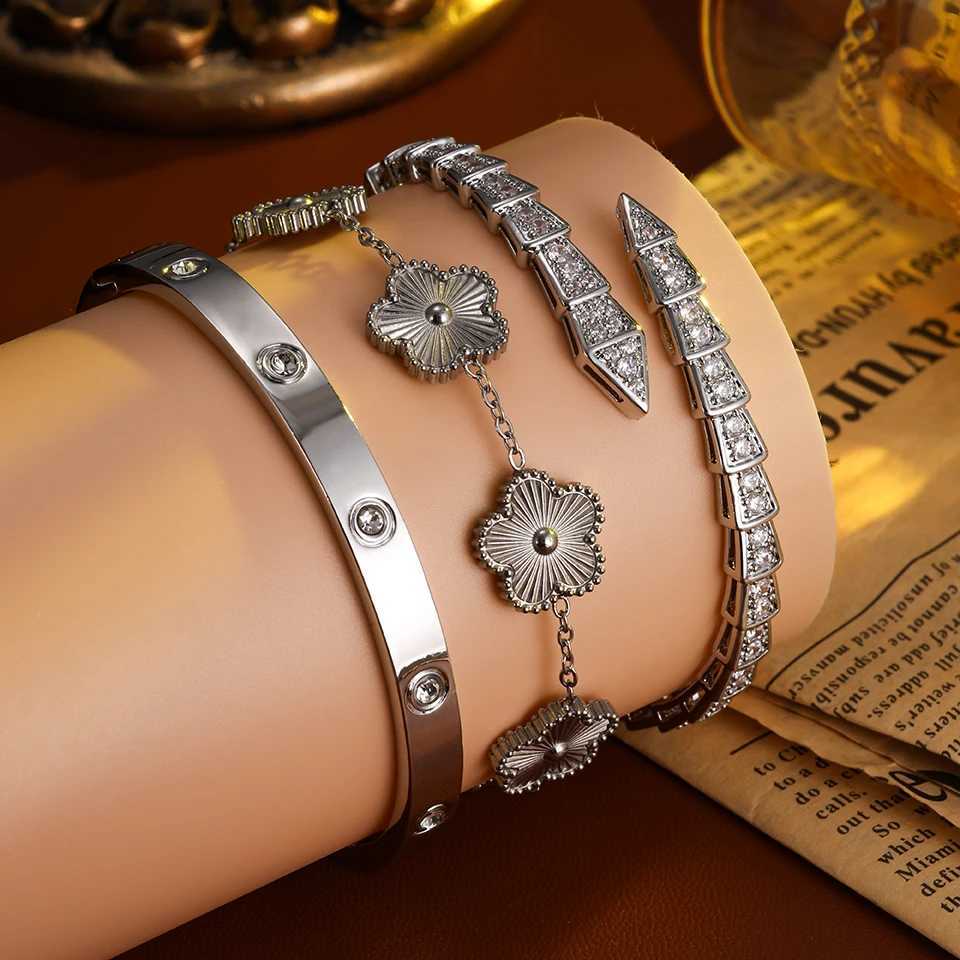 Exquisite Snake Stainless Steel Suitable For Womens Travel And Dressing And Matching Fashionable Jewelry Z250616