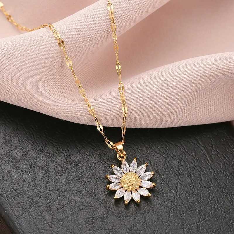 New Arrival 1PCS Gold-color Necklace Ladies Light Luxury Style Flower Pendant Inlaid Zirconia Titanium Steel Chain Holiday Jewelry V250616