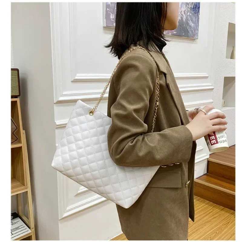 Tote Bags for Women PU Leather Diamond Lattice Handbag Personality Large Capacity Underarm Shoulder Bag Designer Bag XJ2520616