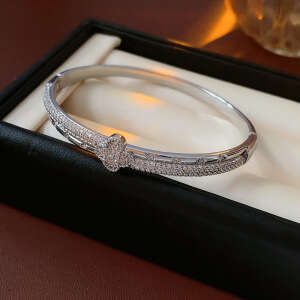 designer bracelet Real Gold Plated Four-Petal Flower 5A Grade Zircon Bracelet High-End Sense Fashion Light Jewelry