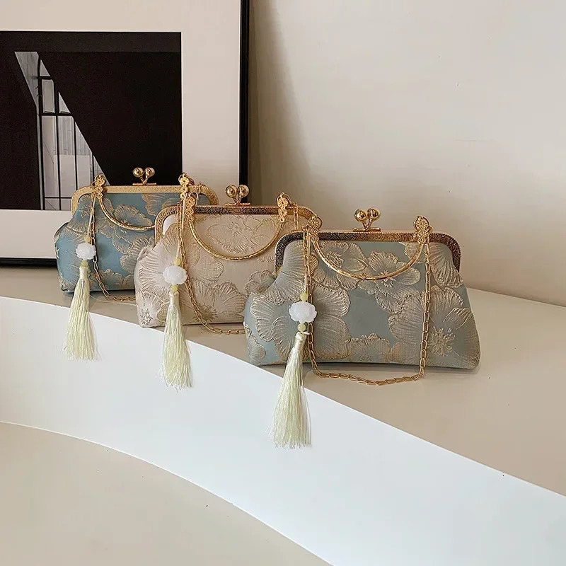 Chinese Style Embroidered Chain Tassels Shoulder Bag Elegant Handbag Retro Small Square Luxury Designer Women Evening Clutch 250614