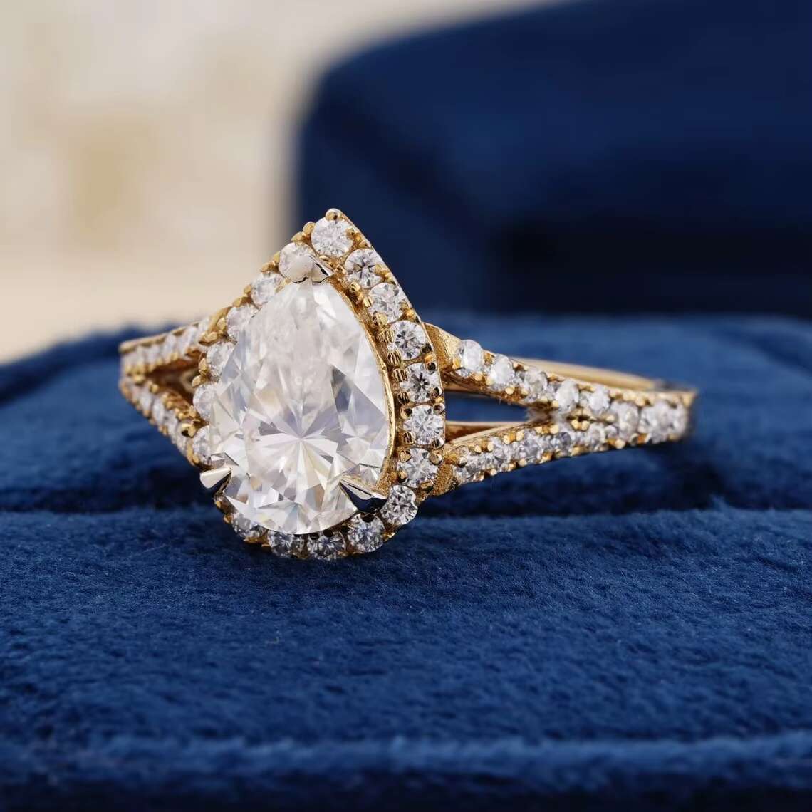 14K Gold Plated Unisex Fine Jewelry 3.1 Ct Pear Cut Moissanite Diamond Studded Rings for Wedding and Engagement Gifting