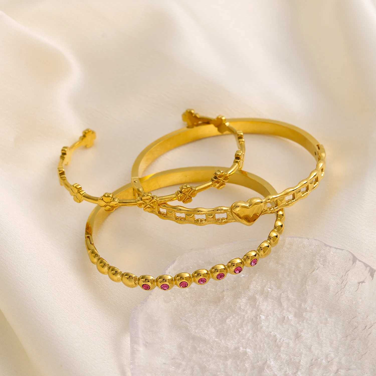 CARLIDANA Hot Sale Popular Jewelry Heart-shaped Stainless Steel Zircon Gold Color Open Bangle For Women Z250616