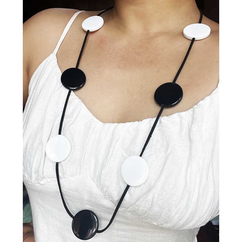 New Arrival Summer Spring Colorful Acrylic Resin Big Disc Pendant Long Necklace For Women Beach Jewelry Black White Bead Choker V250616