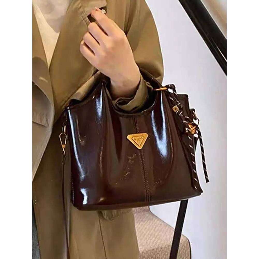 Fashionable hand-held oil wax leather small square for women, Korean version Instagram trend, versatile single-shoulder bag