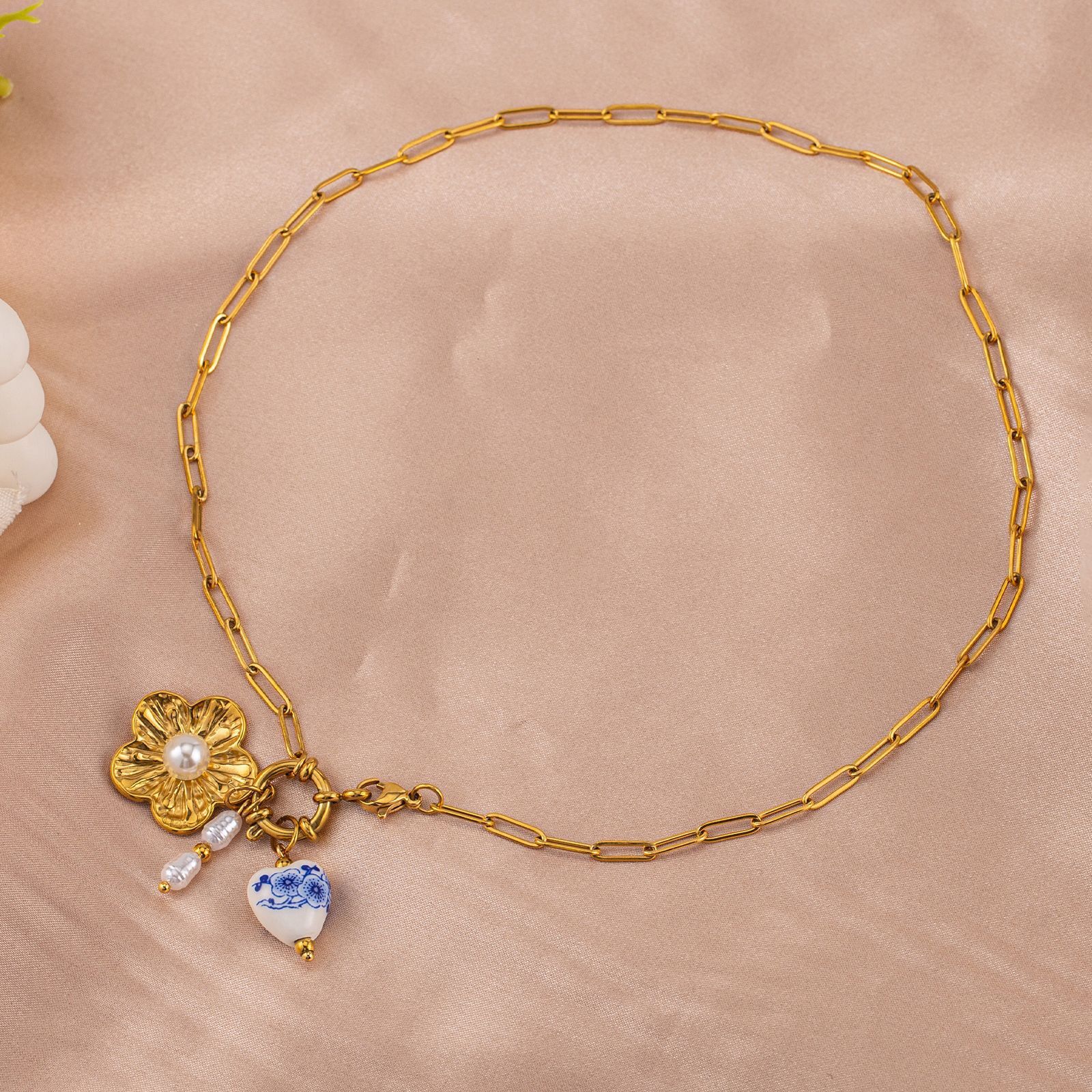 Trendy Fashion Personality Exaggerated Pearl Flower Blue and White Porcelain Heart Necklace for Women Design Titanium Steel Non-Fading