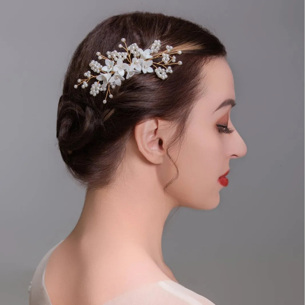 White Flower Hair Combs Handmade Pearl Hairpins Side Clips for Bride Wedding Hair Jewelry Women Girls Party Elegant Headpieces 250610