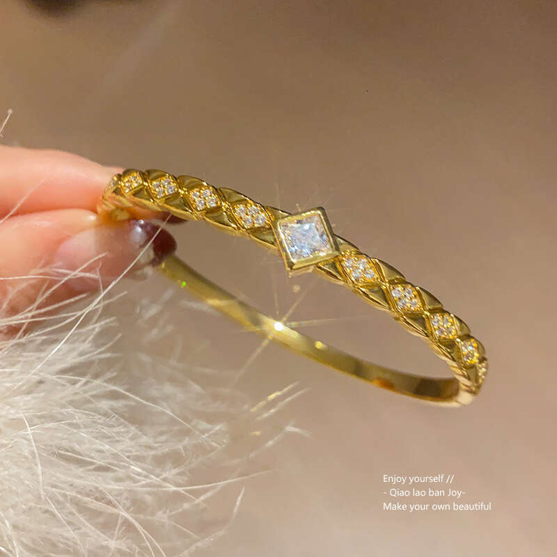 Luxury Jewelry Designer Bracelet Real Gold Plated 5A Grade Zircon Rhombus Bracelet Niche Hand Ring Light High-end Sense Temperament Jewelry for Women