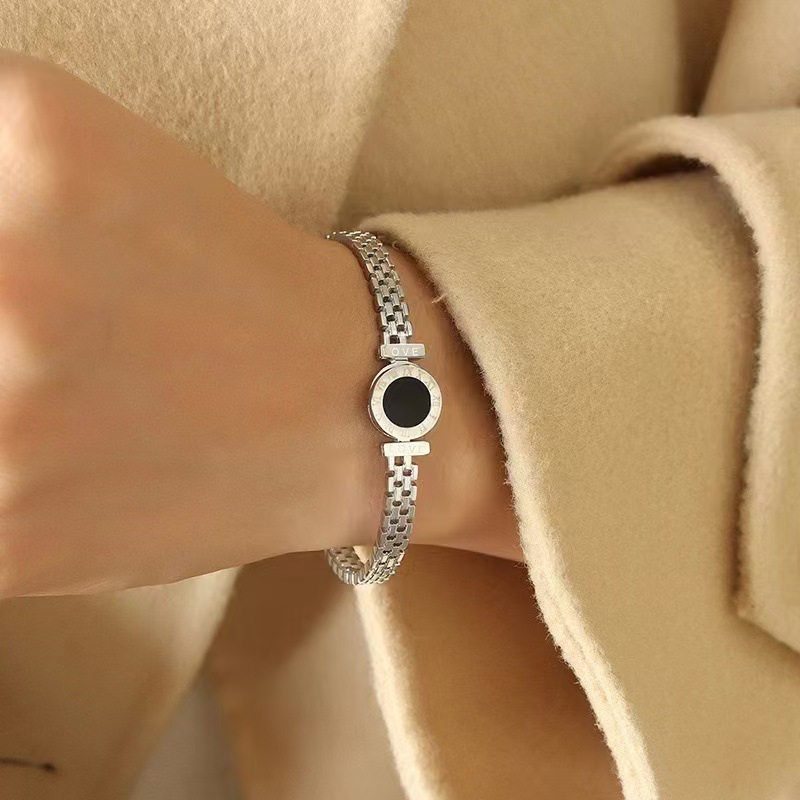 Retro - Style Bracelet - Light Luxury, Fashionable, Instagram - Worthy, Niche & Unique Stainless Steel Bracelet with 18K Steel - Titanium Plating