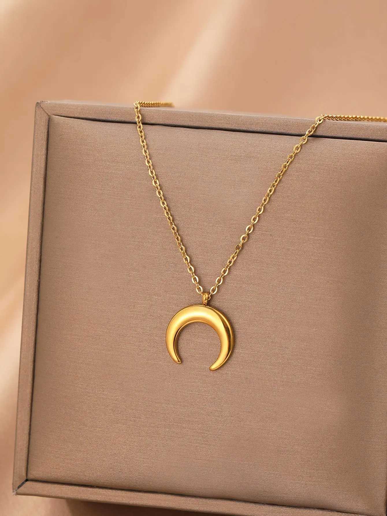 Stainless Steel Necklaces Elegant Moon Pendant Collar Chain Korean Fashion Light Luxury Necklace For Women Jewelry Banquet Gifts W250616