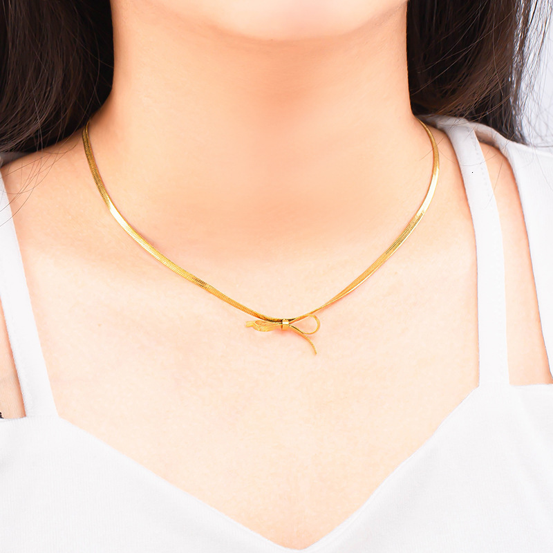 Light Style Simple Fashion Bowknot Necklace for Women Versatile Elegant Titanium Steel Non-Fading Jewelry