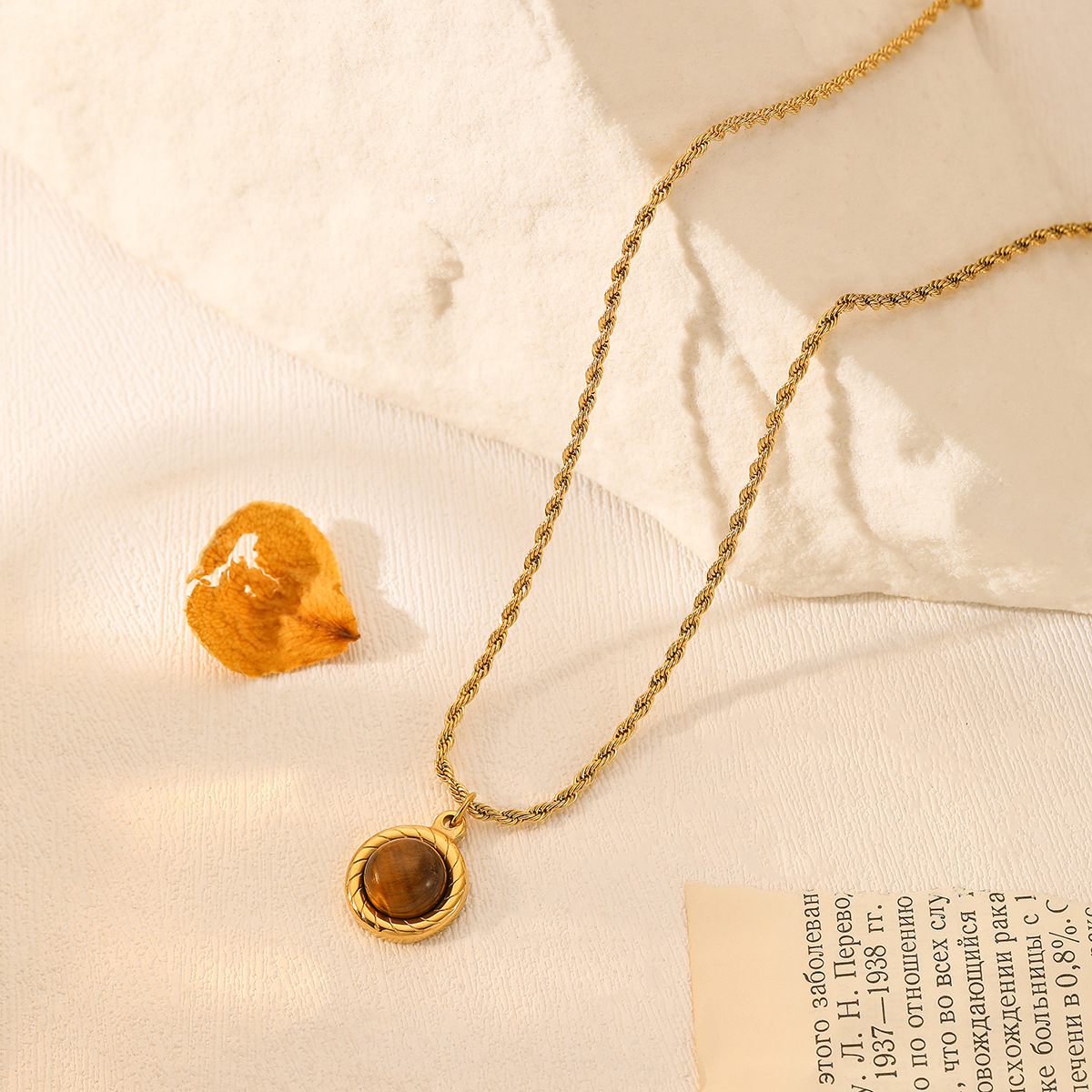 Light Fashionable Elegant Simple Round Tiger Eye Stone Necklace for Women High-end Titanium Steel Jewelry