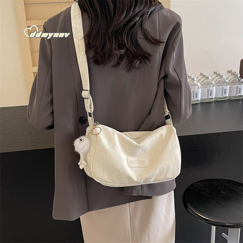 New Style Single Shoulder for Women, Simple and Versatile, Large Capacity, Water-Resistant, Light Luxury, Fashionable Trendy Commuter Crossbody Bag dd