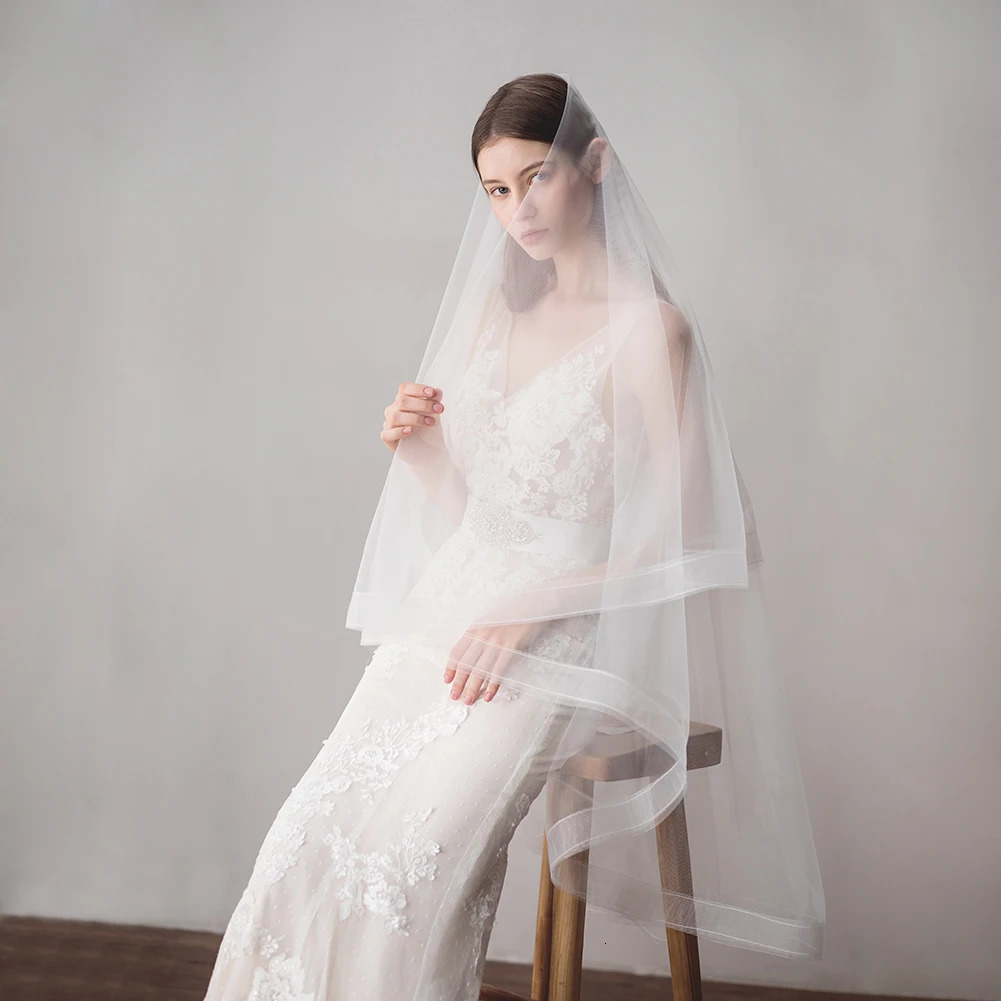 V609 Elegant Bridal White Veil for Wedding Dress One-Layer Tulle Pencil Edge Brides Fingertip Veil with Hair Comb 250610