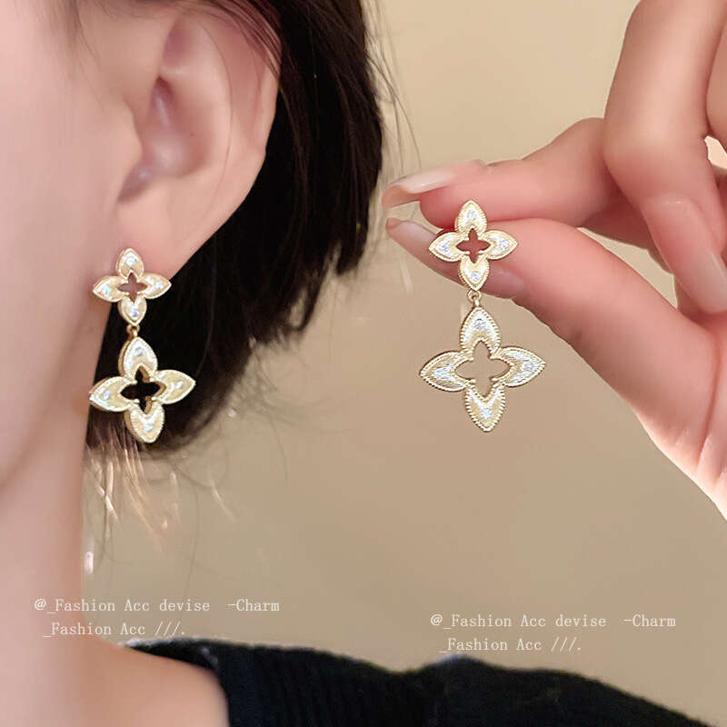 2025 new Luxury Jewelry Designer bracelet necklace earrings Real Gold Plated Zircon Rhombus Flower Necklace High end Fashion Sweater Chain Autumn Wint