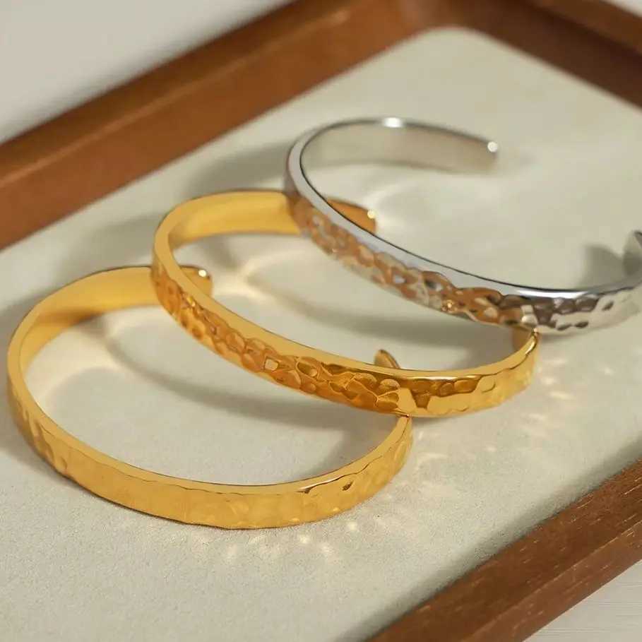 Niovra Stainless Steel Charm Cuff For Women Irregular Hammer Pattern Statement Bangle Female Waterproof Jewelry Z250616