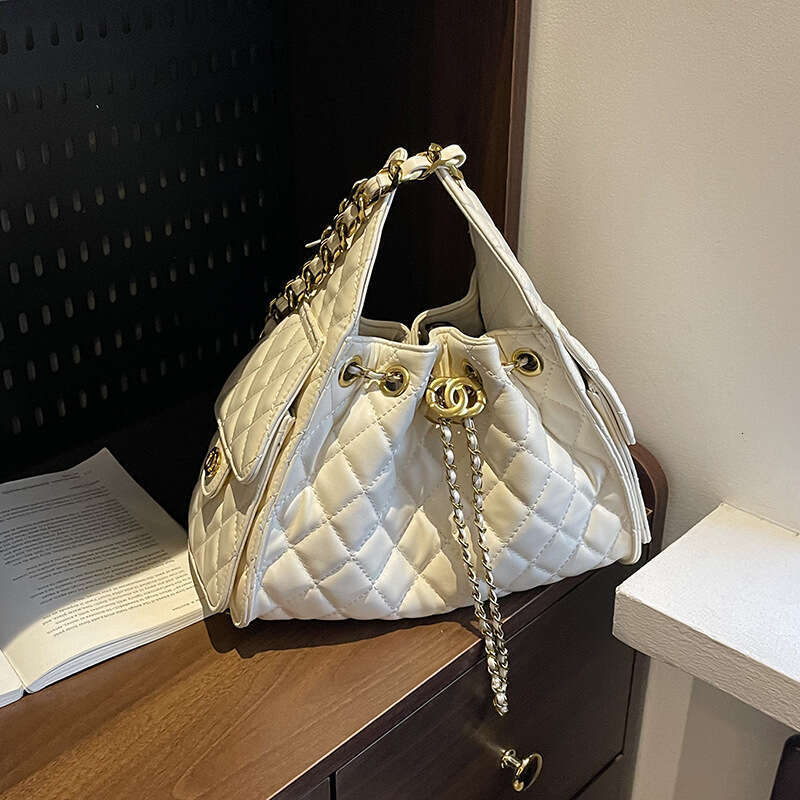 High-End Commuter Shoulder Underarm for Women 2025 New Large Capacity Quilted Bucket Fashion Tote Bag