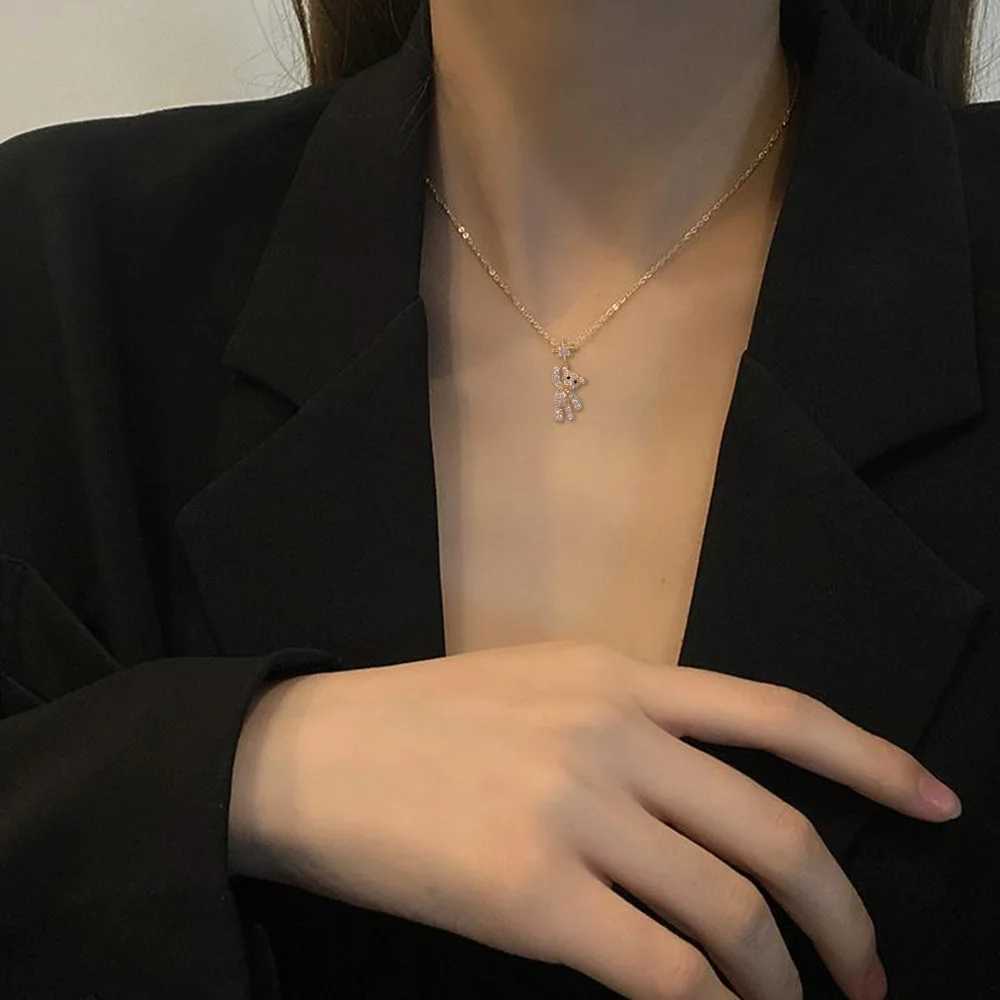 New Fashion Sparkly Cute Bear Pendant Necklaces for Women Train Exquisite Clavicle Chain Jewelry Girls Birthday Gift W250616