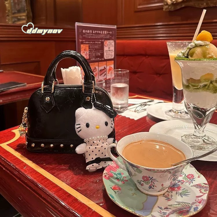 Niche High-End Champagne Gold Rivet Handbag Shell Small 2025 New Fashionable Shoulder Crossbody Bag ddmynov