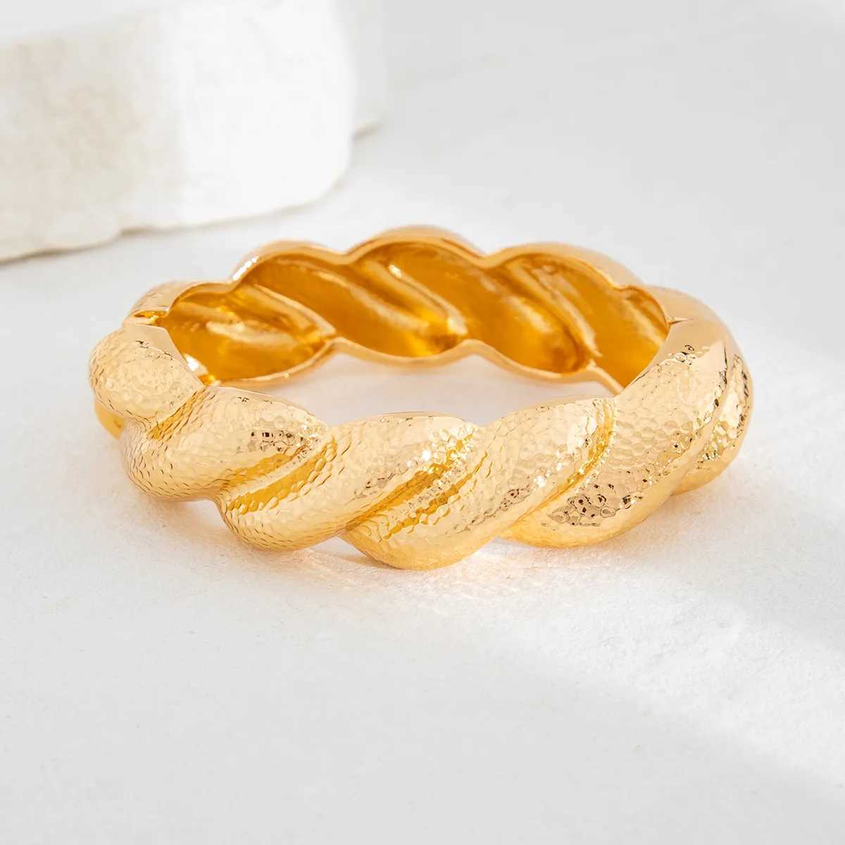 Vintage Gold Color Hip Hop Metal Irregular Spring Bangles Punk Wide Cuff Geometric Couple Women Men Emo Party Jewelry Z250616