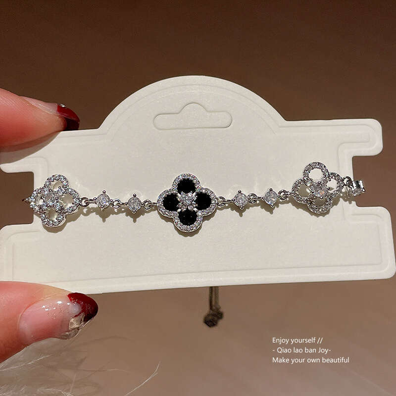 2025 NEW Luxury Jewelry Designer Bracelet 4leaf clover Chain Zircon Rhombus Flower Adjustable Sweet Girl Heart Light Bracelet Niche Fashion Exquisite 