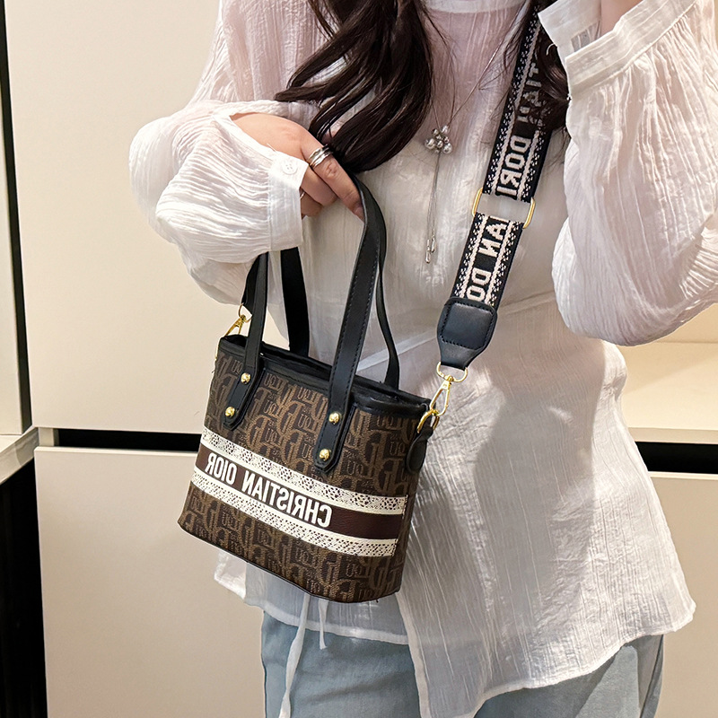 Free shipping 2025 designer Shoulder Bags womans ladies flap lady fashion black blue casual handbag women crossbody Underarm Bucket Bag