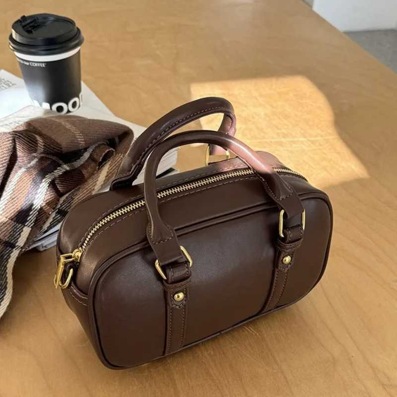 2025 New Crossbody Bag Retro Style Commuter Bag Korean Version Bowling Bag Spring New Handbag Crossbody Bag XJ2520616