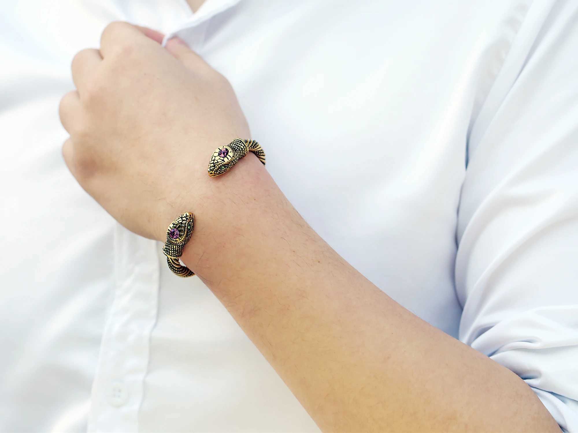 Dreamtimes Snake Head Viking Vintage Cuff with Pink/Blue Crystal Egyptian Animal Bangle Carved Wristband Jewelry Gifts Z250616