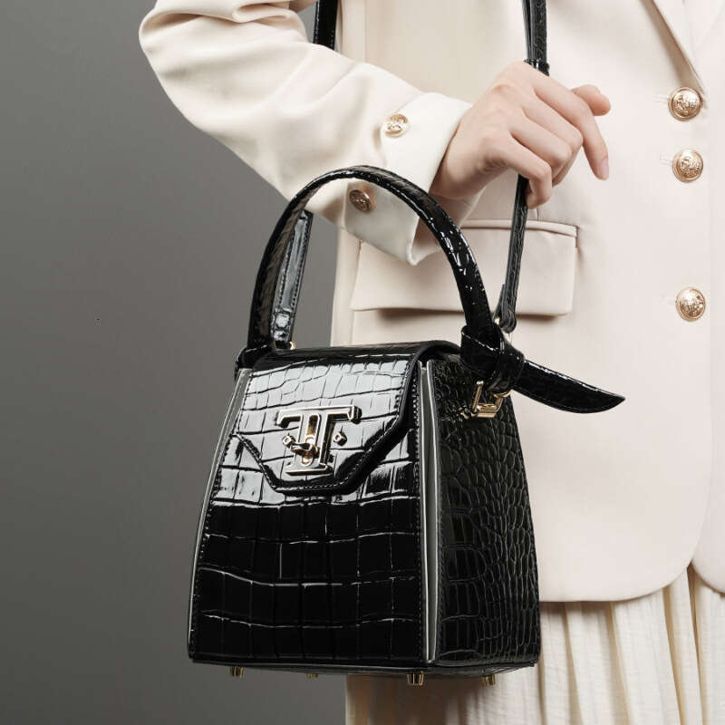 2025 Autumn New Genuine Leather Niche Design Cigarette Case Light Luxury High-end Crocodile Pattern Handbag Crossbody Bag for Women